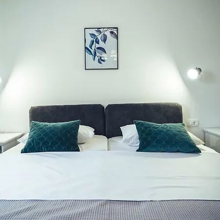 Luxury Borak فيلة إيموتسكي